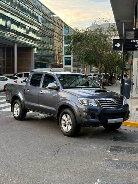 Toyota Hilux SRV 4x2